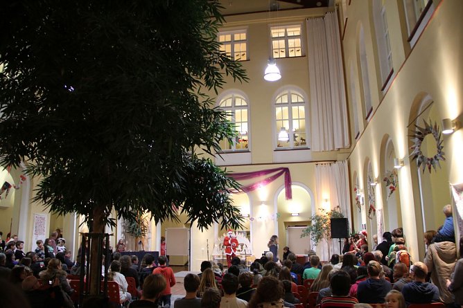 Weihnachtsfeier in der Petersbergschule (Foto: Angelo Glashagel)