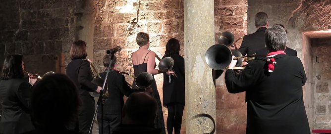 Dem Publikum den R&uuml;cken zugewandt - der Akustik wegen (Foto: nnz)