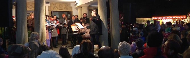 Gemeinsam f&uuml;r den Frieden gesungen - der Chor des Nordh&auml;user Theaters sang mit dem Publikum (Foto: Angelo Glashagel)