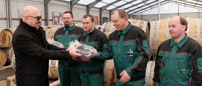 Nordbrand-Betriebsleiter Robert Becke bedankt sich f&uuml;r die geleistete Arbeit (Foto: nnz)