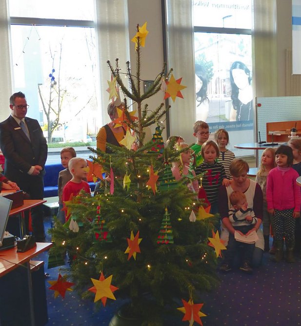Weihnachtsbaum geschmückt (Foto: Nordthüringer Volksbank) Weihnachtsbaum geschmückt (Foto: Nordthüringer Volksbank)