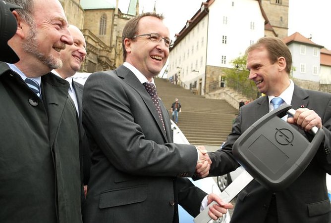 161 Opel Corsa &uuml;bergeben (Foto: AHP)