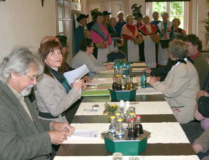 Jury in Herrmannsacker (Foto: Piper/pln)