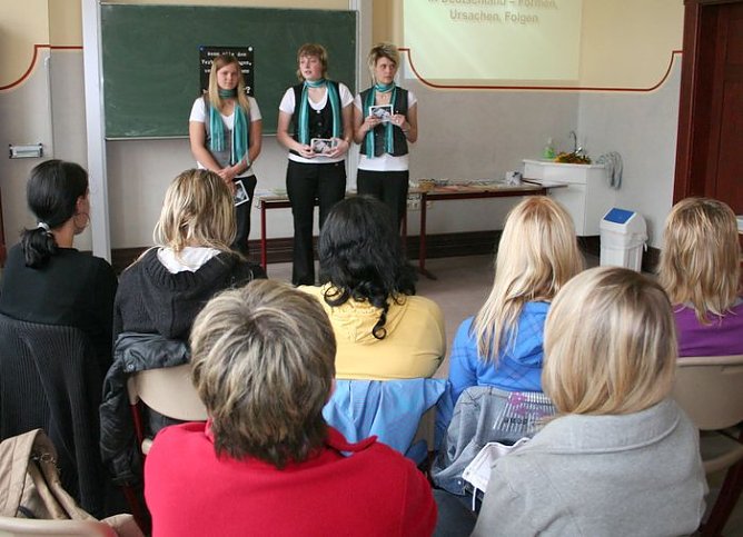 Vortrag zu Gewalt (Foto: Piper)