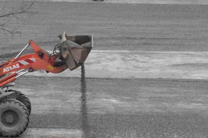 Ausbesserungsarbeiten auf dem August-Bebel-Platz (Foto: Peter Blei) Ausbesserungsarbeiten auf dem August-Bebel-Platz (Foto: Peter Blei)