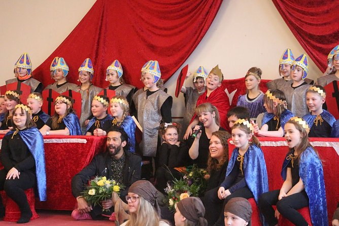 Musik und Tanz werden mit Gesundheitspr&auml;vention und nat&uuml;rlich Spa&szlig; verbunden, mit Hilfe von Profis (Foto: Angelo Glashagel)