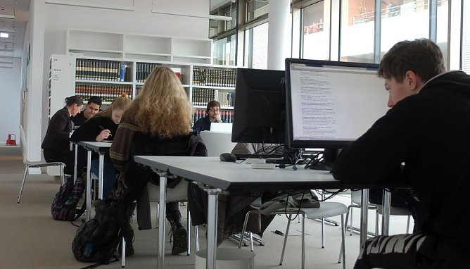 Gro&szlig;es Interesse dank kostenlosem W-LAN (Foto: Presse Stadtverwaltung)