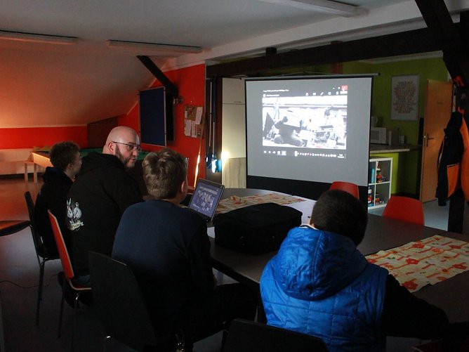 Welche Stolperfallen lauern im Netz - im Nordh&auml;user Jugendtreff P14 wei&szlig; man das (Foto: Kreisjugendring Nordhausen e.V.)