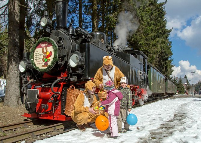 Der Osterhase besucht die Harzer Schmalspurbahnen (Foto: Sammlung HSB/Bahnsen)