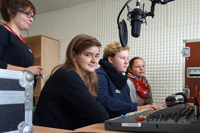 Die 8b der Regelschule Hainleite Radio stattete dem Radio ENNO einen Besuch ab (Foto: Sandra Witzel)