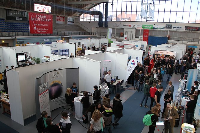 Gut besucht - das 18. Forum Berufsstart in der Nordh&auml;user Wiedigsburghalle (Foto: Angelo Glashagel)