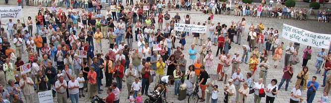 Demo f&uuml;r den Erhalt des Nordh&auml;user Theaters im August 2006 (Foto: privat)