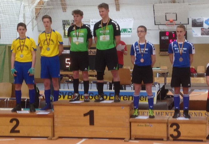 Mit einem zuvor nie f&uuml;r m&ouml;glich gehaltenen 3. Platz kehrte die Ifelder Radball-Jugendmannschaft Paul Febig/Max Teichmann von ihrem Halbfinalturnier um die Deutsche Meisterschaft am Sonnabend aus Ehrenberg zur&uuml;ck. (Foto: Uwe Tittel)