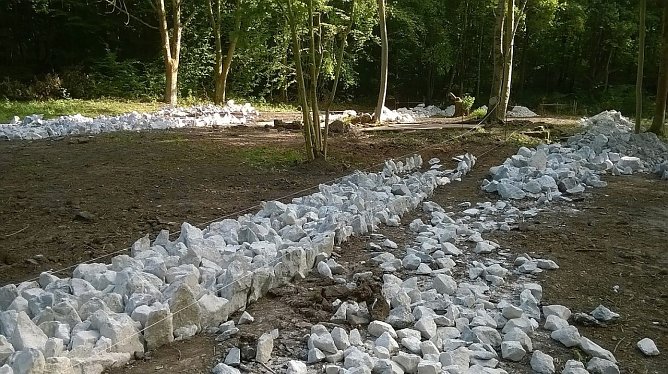 Fundamente sichtbar gemacht (Foto: KZ-Gedenkst&auml;tte Mittelbau-Dora)