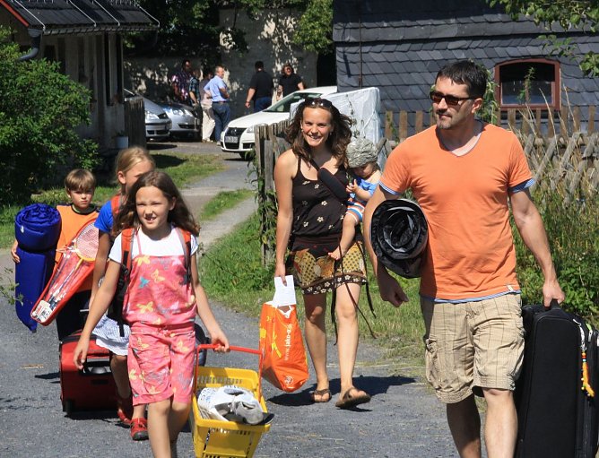 Anreise der Kinder  (Foto: Archiv Kila)