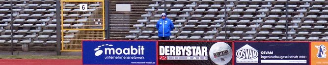 Kleofas mutterseelen allein im Berliner Poststadion.  (Foto: nnz)