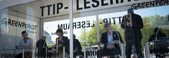 TTIP-Leseraum am Brandenburger Tor (Foto: Greenpeace Fotoredaktion / Photo Unit)