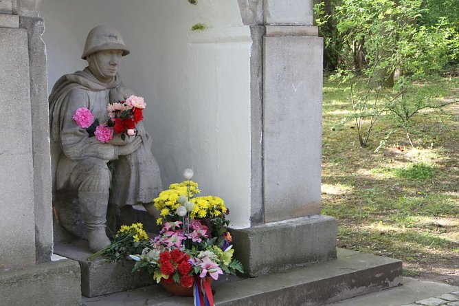 Kranzniederlegung zum Tag der Befreiung (Foto: Angelo Glashagel)