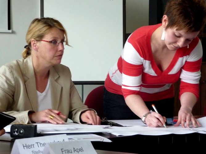 Wahlleiterin und Stellvertreterin (Foto: nnz)