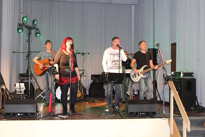 Großes Pfingstfest im Ferienpark Feuerkuppe (Foto: Karl-Heinz Herrmann) Großes Pfingstfest im Ferienpark Feuerkuppe (Foto: Karl-Heinz Herrmann)