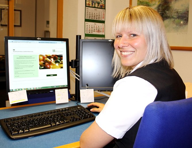 Kristin Herold, Mitarbeiterin der HELIOS Klinik Bleicherode, absolvierte bereits erfolgreich die Onlineschulung &uuml;ber den Gebrauch von Antibiotika. Jetzt k&ouml;nnen alle Besucher im Internet ihr Wissen testen. (Foto: Helios Bleicherode)