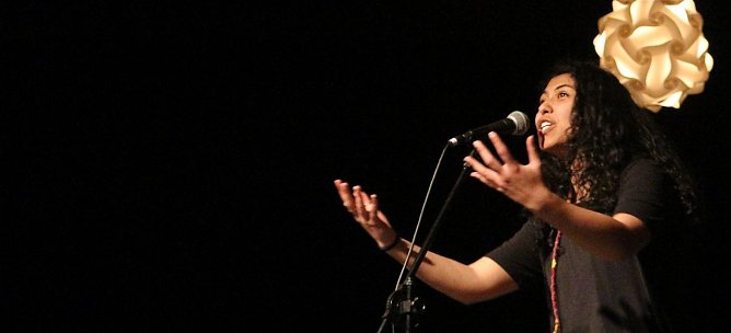 Zweiter Dichterwettstreit im Clubhaus (Foto: Angelo Glashagel)