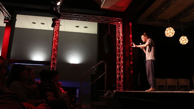 Zweiter Dichterwettstreit im Clubhaus (Foto: Angelo Glashagel)