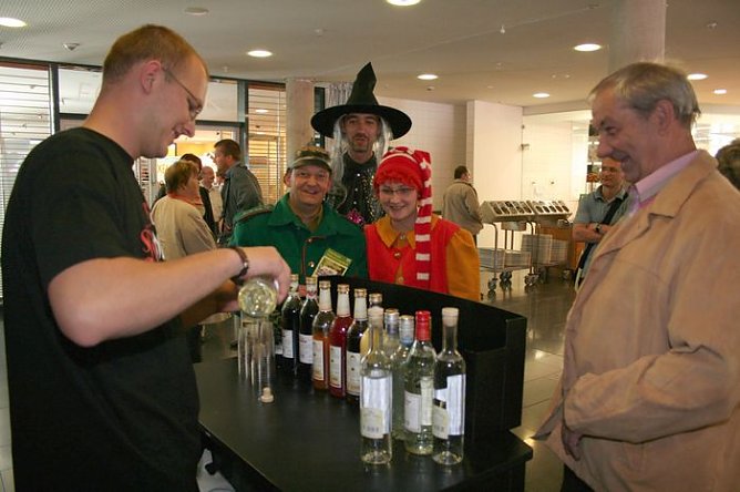 K&ouml;stlichkeiten im Landtag (Foto: Piper/pln)