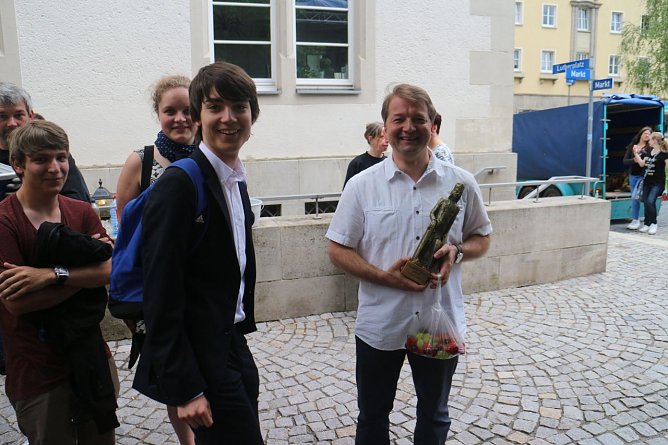 Theaterintendant Lars Tietje zeigte sich bescheiden und widmete die Auszeichnung der gesamten Theatermannschaft (Foto: Angelo Glashagel)