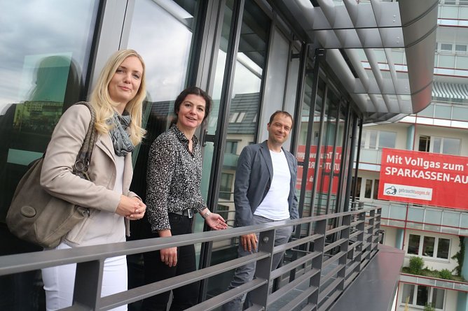 Die Architekten Nadine Stevens, Pia Wienrich und Tobias Winkler werden am Tag der Architektur wieder Rede und Antwort stehen (Foto: Angelo Glashagel)