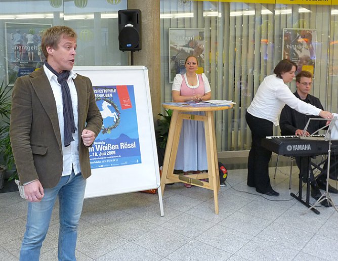 Vorstellung der Hauptdarsteller (Foto: Karl-Heinz Herrmann) Vorstellung der Hauptdarsteller (Foto: Karl-Heinz Herrmann)