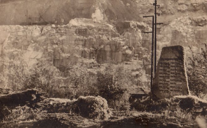Denkmal f&uuml;r Bergleute und Zwangsarbeiter am Kohnstein (Foto: Tim Sch&auml;fer)