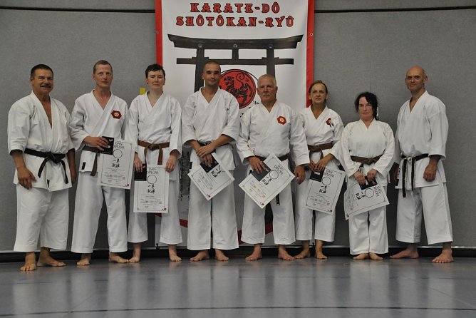 Eine Handvoll neuer Karatemeister (Foto: Sven Schr&ouml;ter)