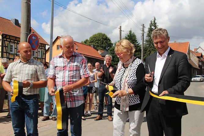  Banddurchschnitt (Foto: Ilona Bergmann, Pressestelle Stadtverwaltung)
