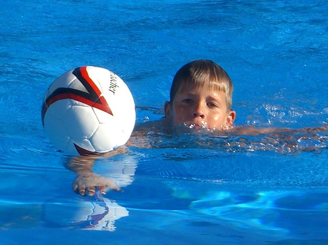 Das Salzaquellbad hat die kommenden Tage länger geöffnet (Foto: Badehaus Nordhausen GmbH) Das Salzaquellbad hat die kommenden Tage länger geöffnet (Foto: Badehaus Nordhausen GmbH)