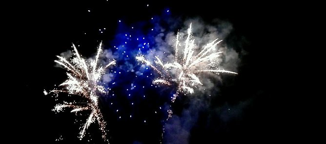 See in Flammen - Feuerwerk der Extraklasse &uuml;ber Kelbra (Foto: Nicole Schulz)