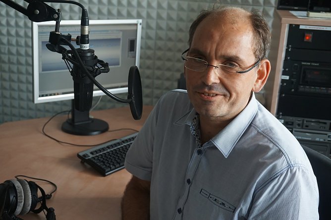Prof. Dr. med. Jens B&uuml;ntzel, Chefarzt der Klinik f&uuml;r HNO-Erkrankungen am Nordh&auml;user S&uuml;dharzklinikum, berichte in der neuen Ausgabe der Sendereihe Rundum gesund auf Radio ENNO &uuml;ber Einfl&uuml;sse, Schlafhygiene und Unterschiede zwischen den Geschlechtern (Foto: Radio Enno)