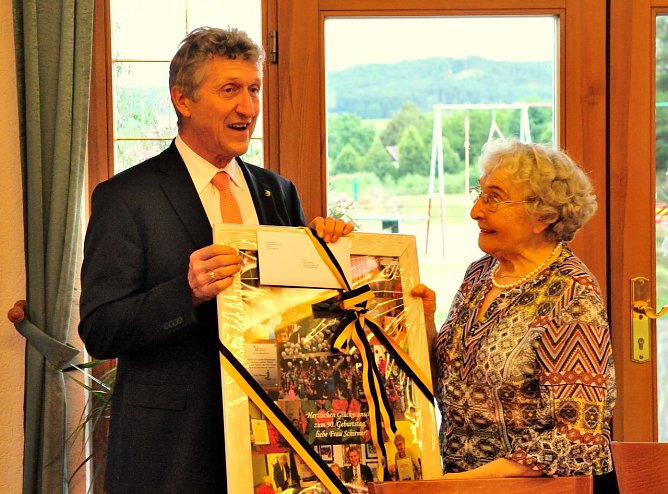 Oberb&uuml;rgermeister Zeh: Wir haben mit Ihnen eine ganze Menge auf den Weg gebracht. Sie sind eine der aktivsten und besten Standortbotschafterinnen von Nordhausen (Foto: Steffi Weber)