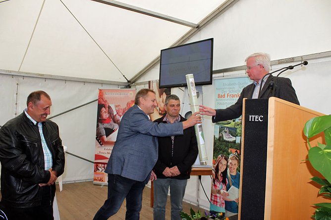 Mit Festakt schiefer Turm als gerettet gefeiert (Foto: Karl-Heinz Herrmann)