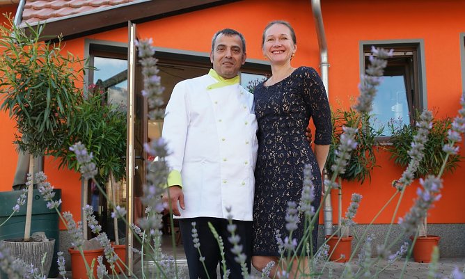 Freuen sich auf k&uuml;nftige G&auml;ste: Inna und Usamah Kamenik (Foto: nnz)