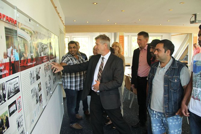Die deutsche Einheit - auf Arabisch zu sehen in der Nordh&auml;user Volkshochschule (Foto: Angelo Glashagel)
