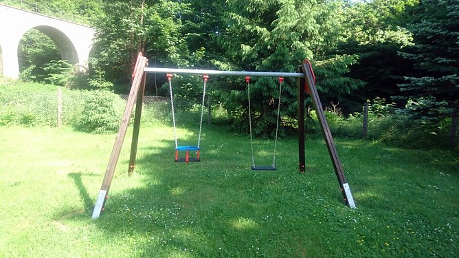 Schaukeln im Waldbad (Foto: Andrea Duitsmann)