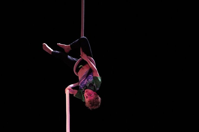 Man muss sich nur trauen - Luftartistik a la Zappelini (Foto: Angelo Glashagel)