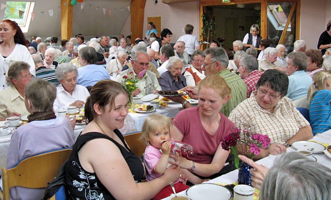 Beim Sommerfest verabschiedet (Foto: Wolf) Beim Sommerfest verabschiedet (Foto: Wolf)
