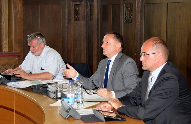 "Die Ver&auml;nderungen m&uuml;ssen kommen" - Innenminister Poppenh&auml;ger sprach mit den B&uuml;rgermeistern des Nordh&auml;user Kreises &uuml;ber die Gebietsreform (Foto: Pressestelle Landratsamt Nordhausen)