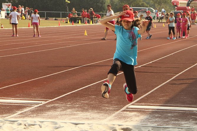 Grundschulsporttag auf dem Hohekreuz-Sportplatz (Foto: Angelo Glashagel)