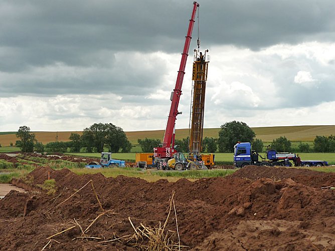 Br&uuml;ckenbau wird vorbereitet (Foto: W. Kaiser)