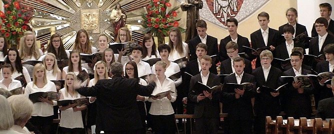Der Oberstufenchor zu Gast in Ostrow (Foto: privat)