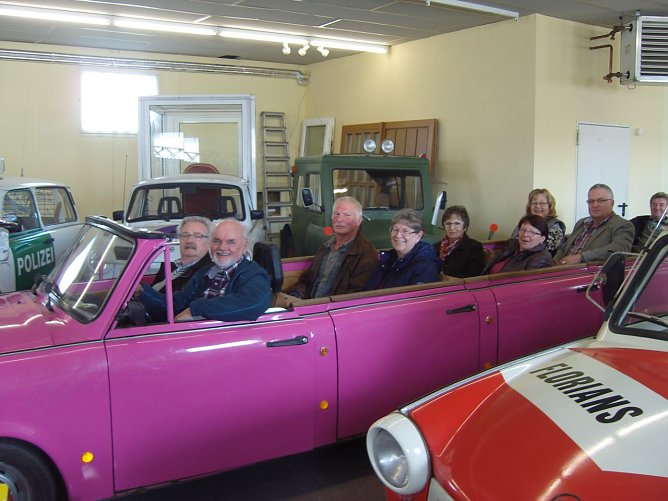 Vor 50 Jahren begannen sie ihre Ausbildung in S&uuml;lzhayn, jetzt sa&szlig; man wieder beeinander (Foto: Dieter Stolzenberger)
