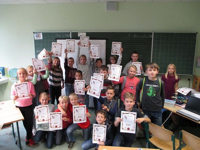 Beim Projekt Internet-ABC Schule Th&uuml;ringen eroberten vergangene Woche 22 Sch&uuml;lerinnen und Sch&uuml;ler, der Klasse 4c der Grundschule Albert Kuntz in Salza, das www-Weltmeer.  (Foto: Claudia Ehrhardt)